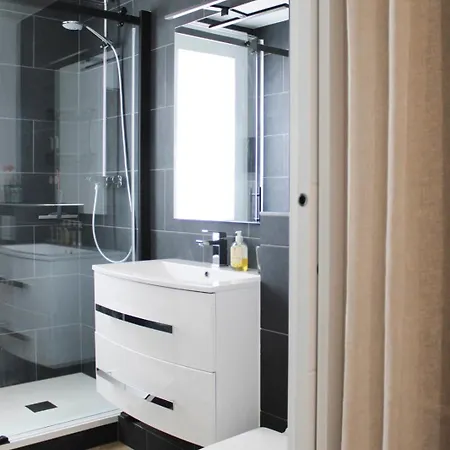 Cozy 40 M On The Outskirts Of Paris Apartment *