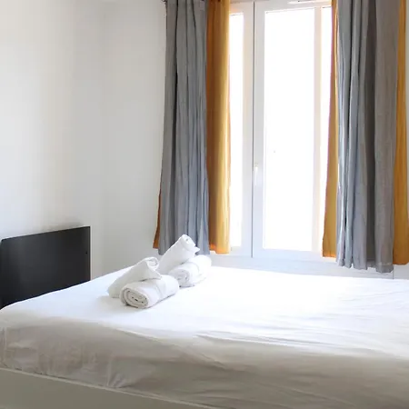 Cozy 40 M On The Outskirts Of Paris